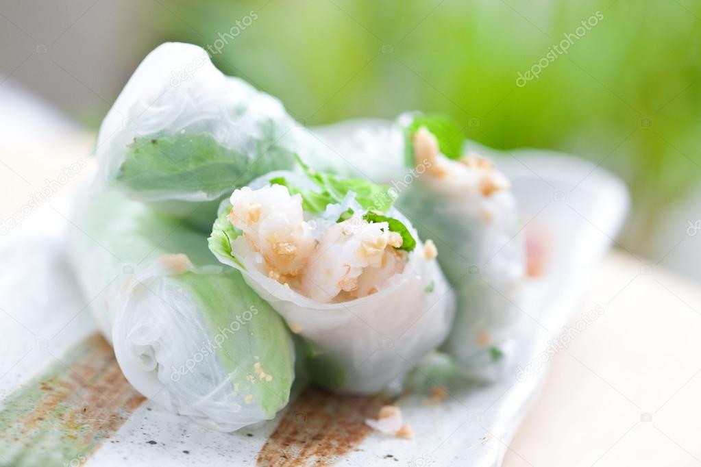 Delicious vietnamese spring roll with lettuce