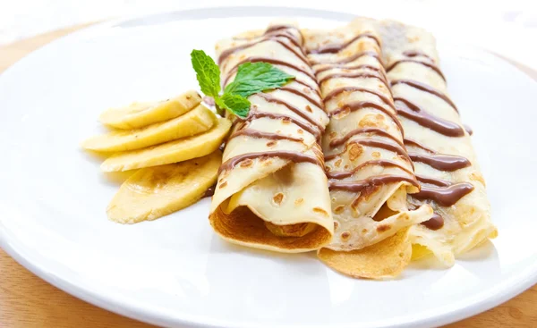 Delicious crepe with banana filling with chocolate sauce — Stock Photo, Image
