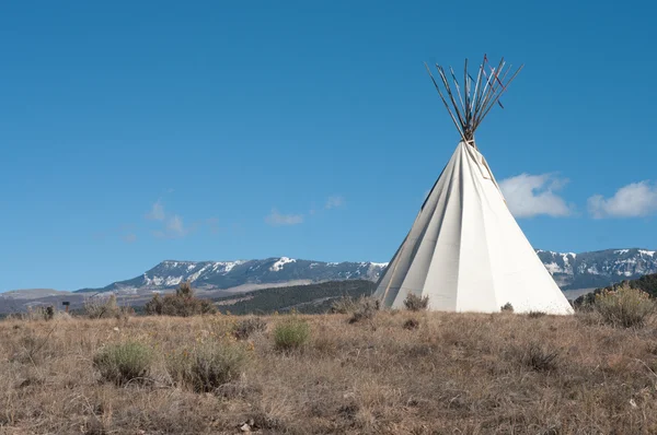 Tipi avec montagnes Photos De Stock Libres De Droits