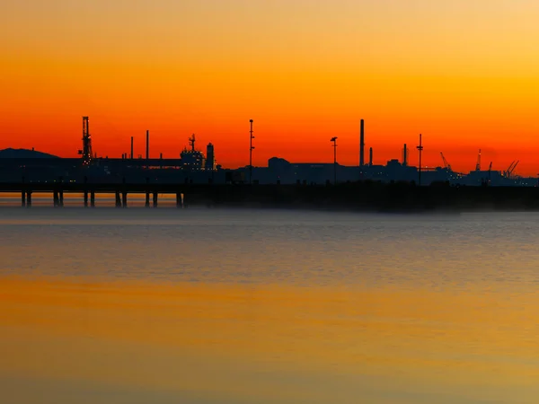 Восход солнца в промышленной зоне Стоковое Фото