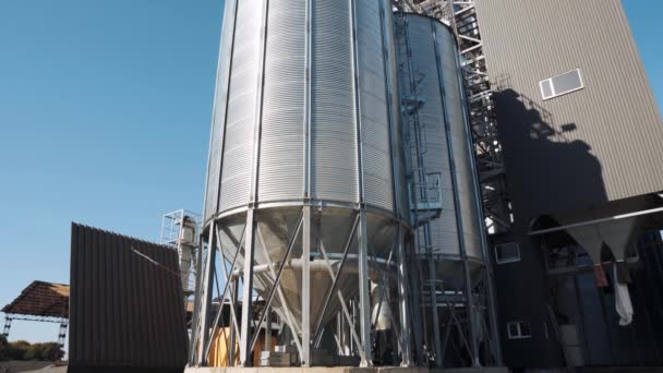 Big Metallic Silver Containersp Agricultural Silos Storage Drying Grains Wheat — Vídeo de stock