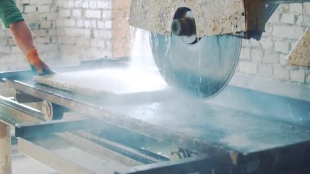 Cutting Stone Factory Saw Blade Equipment Sprays Water Rock Cooling — Vídeo de Stock