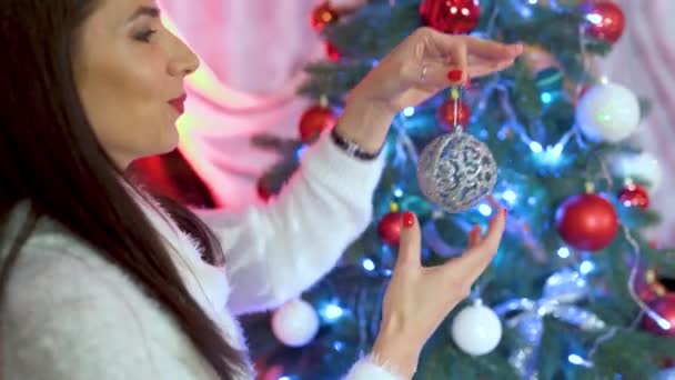 Happy Girl Decorating Christmas Tree Balls Lots Gift Tree Children — Vídeo de stock