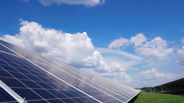 Oberfläche Blauer Photovoltaik Solarzellen Einem Kraftwerk Auf Einem Feld Himmel — Stockvideo