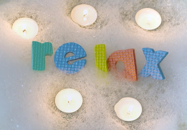 Relájese con velas hora del baño — Foto de Stock