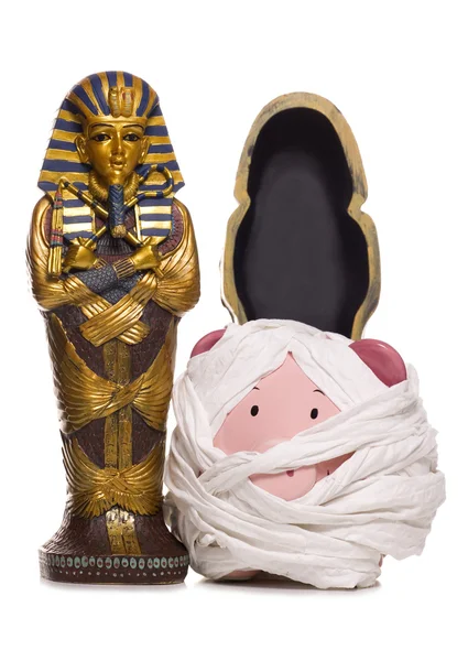 Egyptische mummie piggy bank uitgesneden — Stockfoto