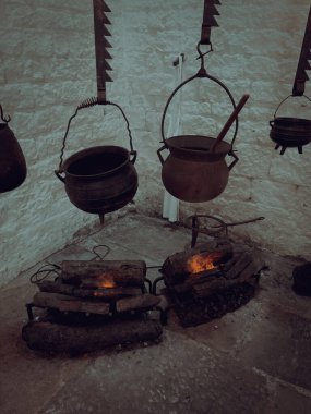 Glastonbury Town, eski kale kalıntıları ve Glastonbury Tor. Somerset 'teki İngiliz Bölgesi.