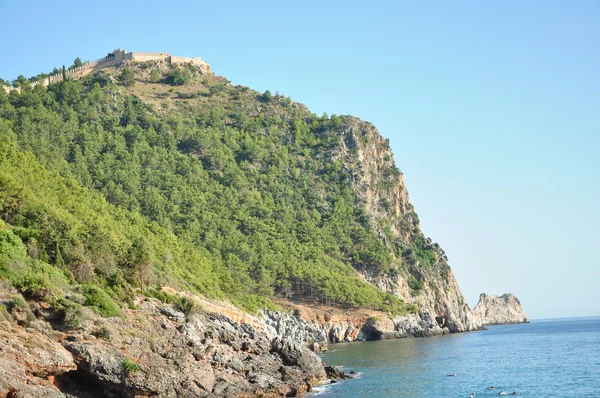 Dağın tepesinde denizi, antik duvar — Stok fotoğraf