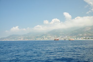 Gemi denize karşı dağlar