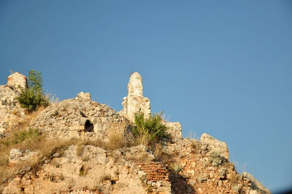 Gamla defensiva torn på bergets topp — Stockfoto