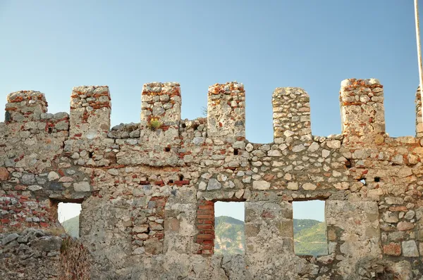 The remains of an ancient stone wall with openings for windows — Stock Photo, Image