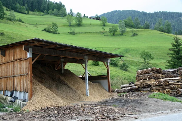 Sågspån och trä av ett sågverk — Stockfoto