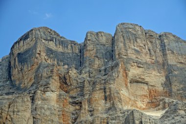 Turuncu dolomites nüansları kayalık duvar