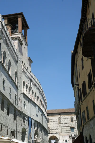 Palazzo dei priori and the main road to Perugia — Stock Photo, Image