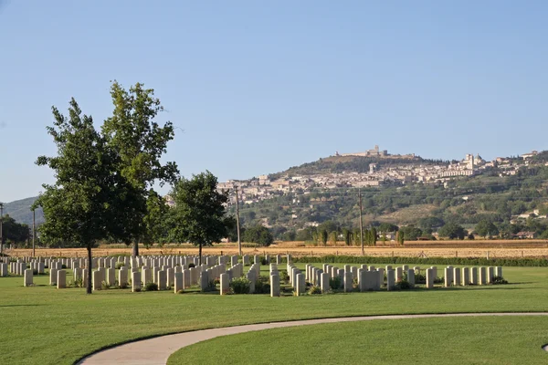 Grafstenen van een begraafplaats bij oorlog — Stockfoto