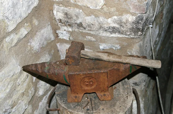 Old and rusted iron anvil for beating — Stock Photo, Image