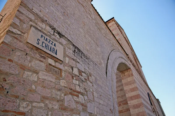 Basilica di Santa Chiara con i caratteristici archi in muratura — Foto Stock