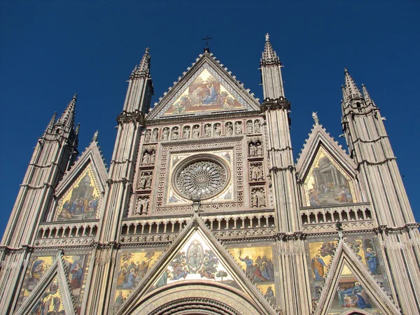 ウンブリアでオルヴィエート大聖堂のファサードの美しいモザイク — ストック写真
