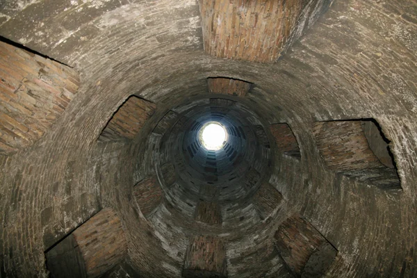 Верхній відкриття pozzo di San Патріція — стокове фото
