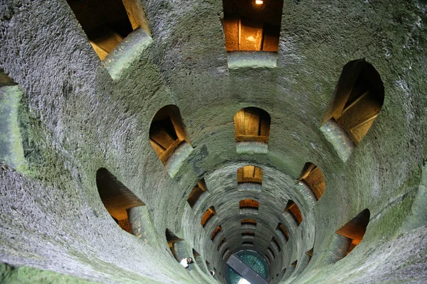 Incredible interior of deep ancient well of San Patrizio — Stock Photo, Image