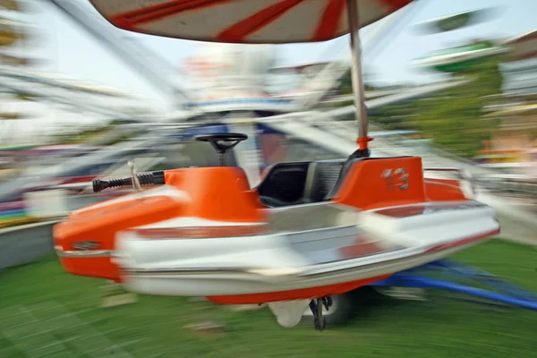 Rörelse av en leksak flygplan av nöjespark — Stockfoto