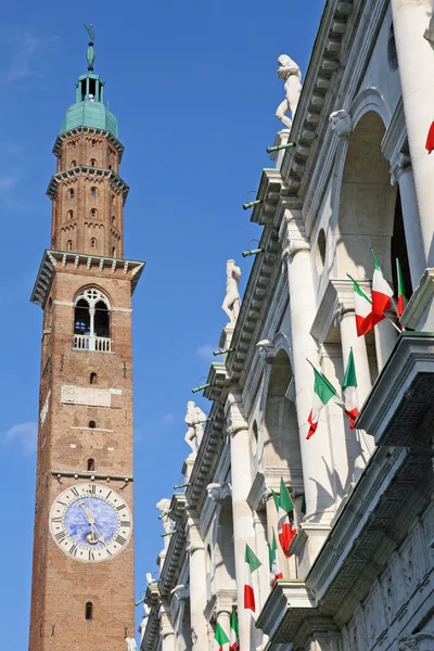 High tower of the basilica palladiana in vicenza and Italian fla — Stock Photo, Image