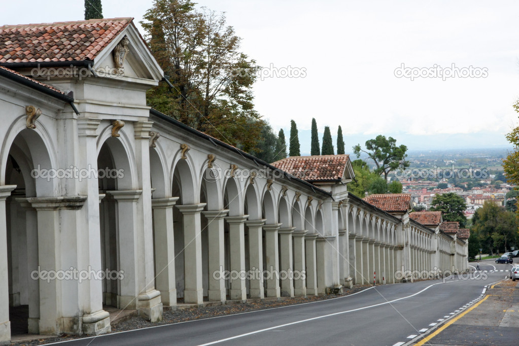 road that leads to Monte Berico and the arcades
