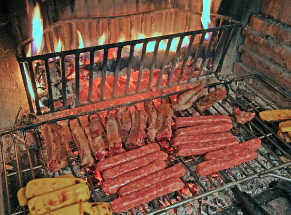Dobre i bogate mieszane grillowane mięso gotowane — Zdjęcie stockowe