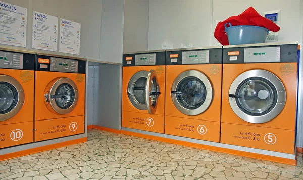 Electronic automatic washing machines for washing the laundry — Stock Photo, Image