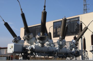 bir transformatör Santrali elektrik productio içinde izolatörler