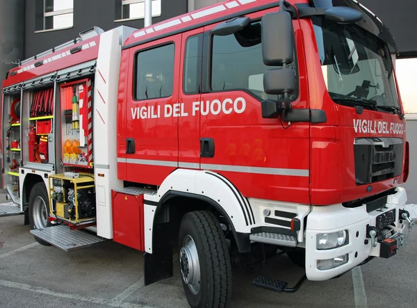 Fire truck with equipment to extinguish fires — Stock Photo, Image