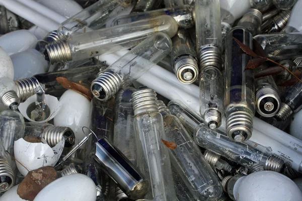 Broken bulbs and burned in a landfill — Stock Photo, Image