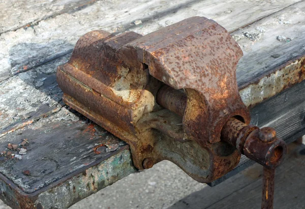 Rusty and old work bench Vice — Stock Photo, Image