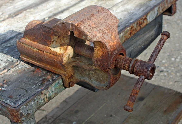 Rusty and old blacksmith vise — Stock Photo, Image