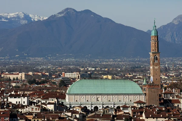 Panorama över staden vicenza med basilikan — Stockfoto