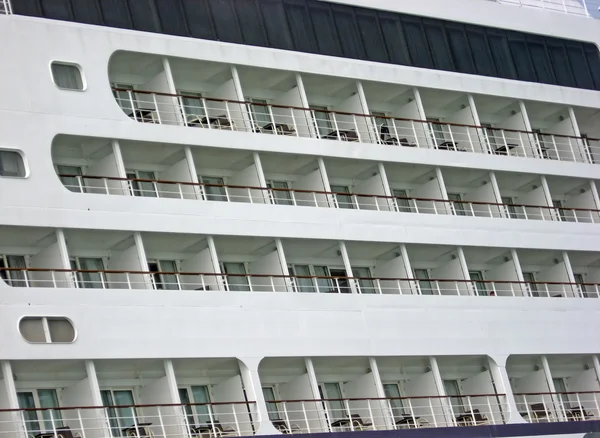 Bed room of a luxury cruise ship — Zdjęcie stockowe