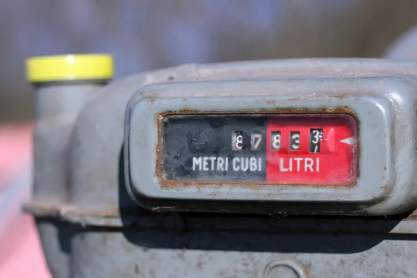 Gas meter labeled cubic meters in Italian and display — Stock Photo, Image