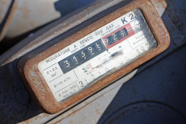 Gas meter with rusty viewer display — Stock Photo, Image