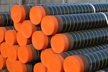 Plastik borular ve gaz taşıma için kanallar yığınları