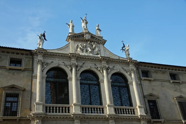 Fasade van de oude kerk van san vincenzo — Stok fotoğraf