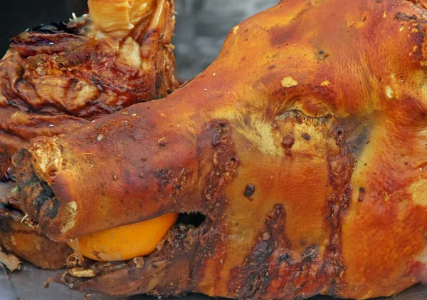 Detail van hoofd van varkensvlees gekookt in de retailmarkt voor de preparati — Stockfoto