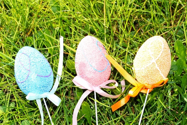 Colorful decorated eggs to celebrate Easter — Stock Photo, Image