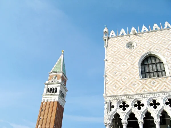 Çan kulesi ve palazzo ducale piazza San marco — Stok fotoğraf