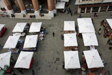 c ana meydanında antika ve vintage Pazar tezgahları