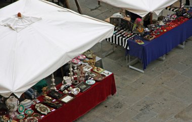 c ana meydanında antika ve vintage Pazar tezgahları