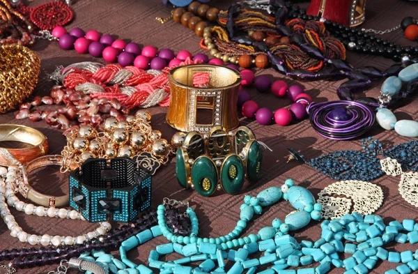 Jewelry necklaces and vintage bracelets for sale at flea market — Stock Photo, Image