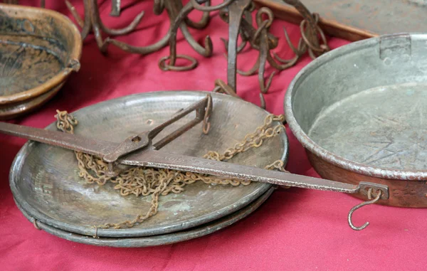 Rusty weighing scale antique goods to the market of vintage thin — Stock Photo, Image