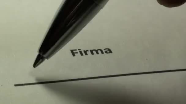 Firma del contrato con pluma de tinta — Vídeo de stock