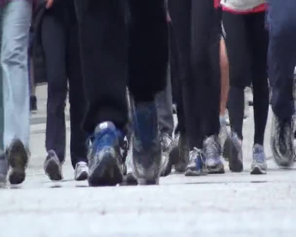 Runners with sneakers around the city during the footrace — Stock Video