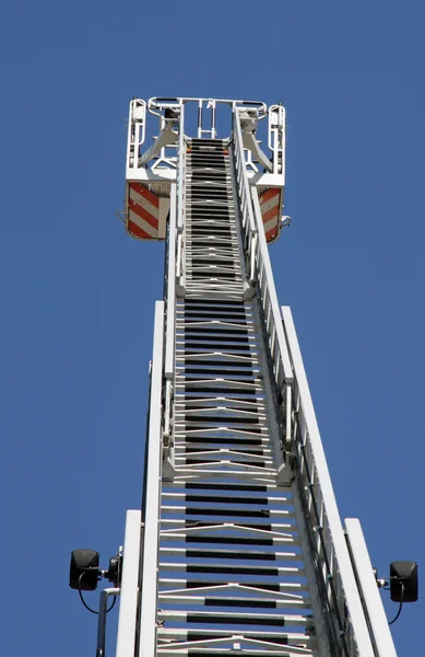 Платформа пожарной машины во время тренировки в Fireho — стоковое фото